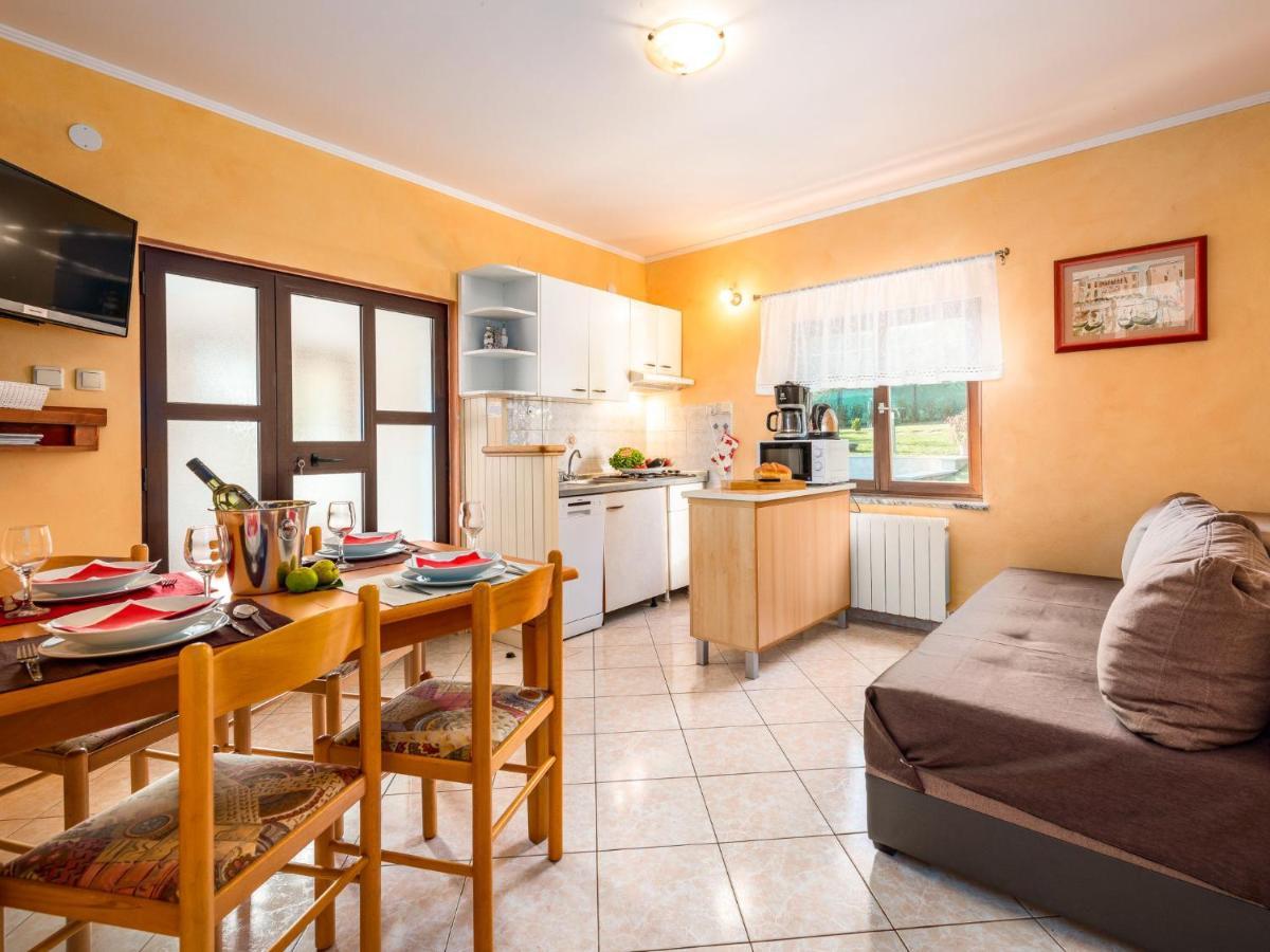 Holiday Home Hacienda - Pzn316 By Interhome Tinjan Bagian luar foto