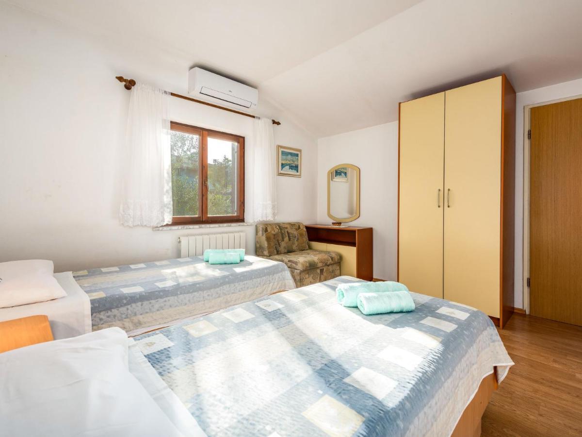 Holiday Home Hacienda - Pzn316 By Interhome Tinjan Bagian luar foto
