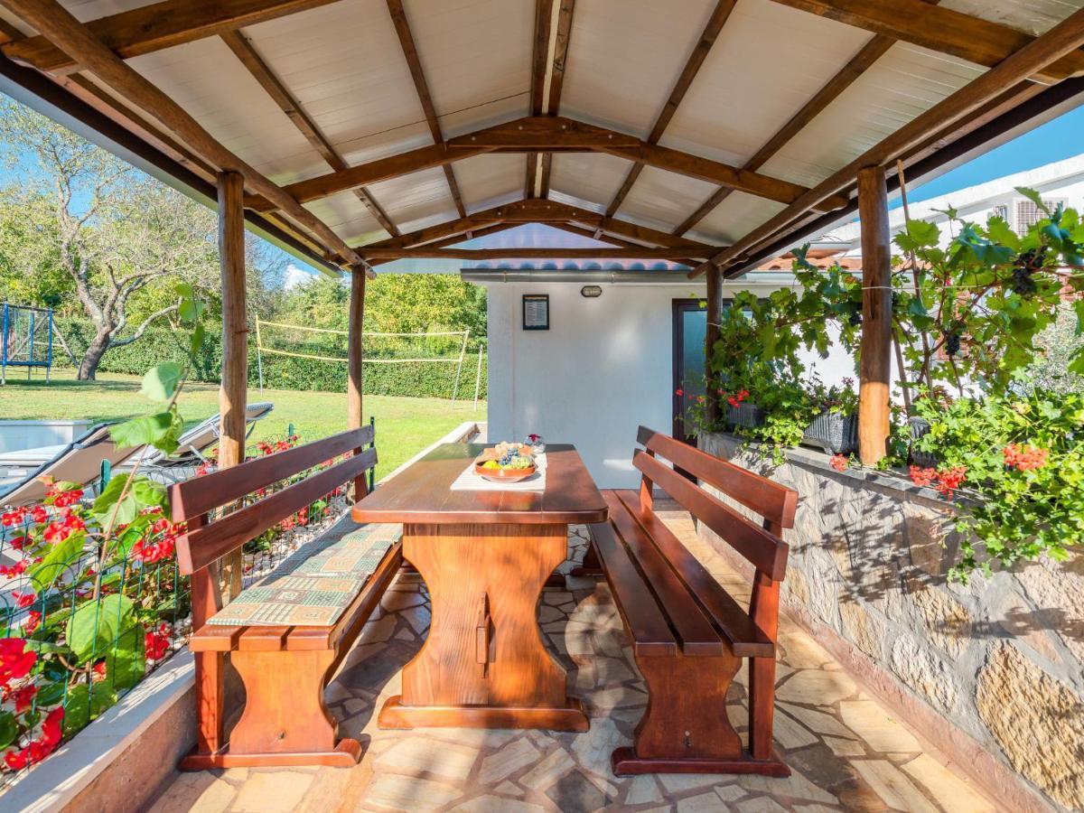 Holiday Home Hacienda - Pzn316 By Interhome Tinjan Bagian luar foto